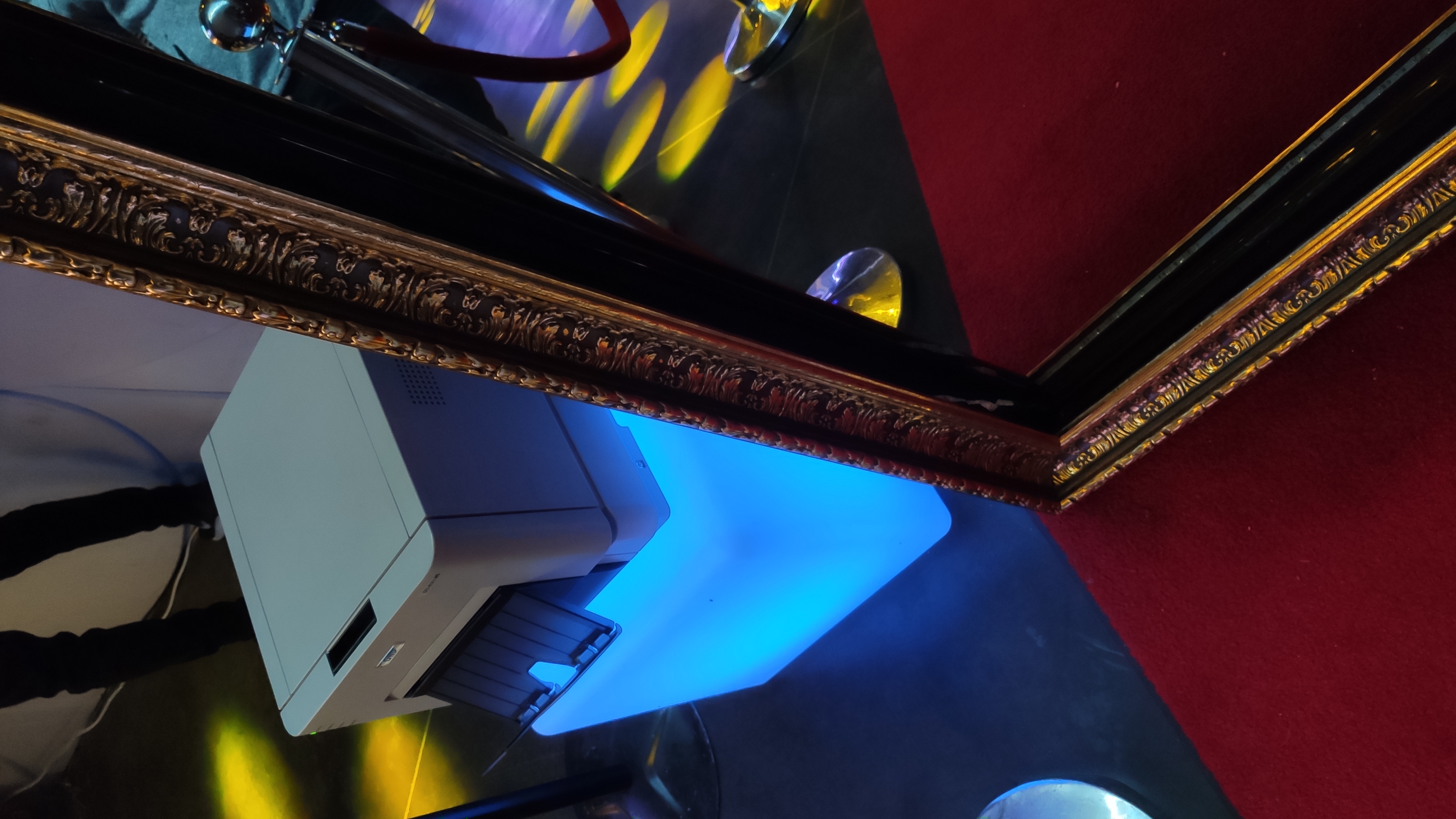 Mirror booth with guests